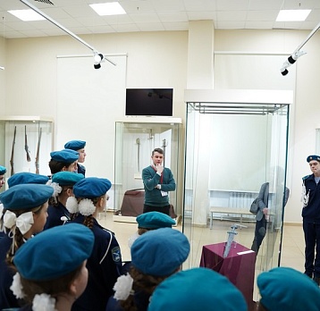 Торжественное открытие выставок «Наша сила V единстве!» и «История оружия. Оружие в истории» 